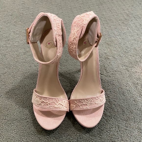 Petria Heels 7.5 - Picture 3 of 11